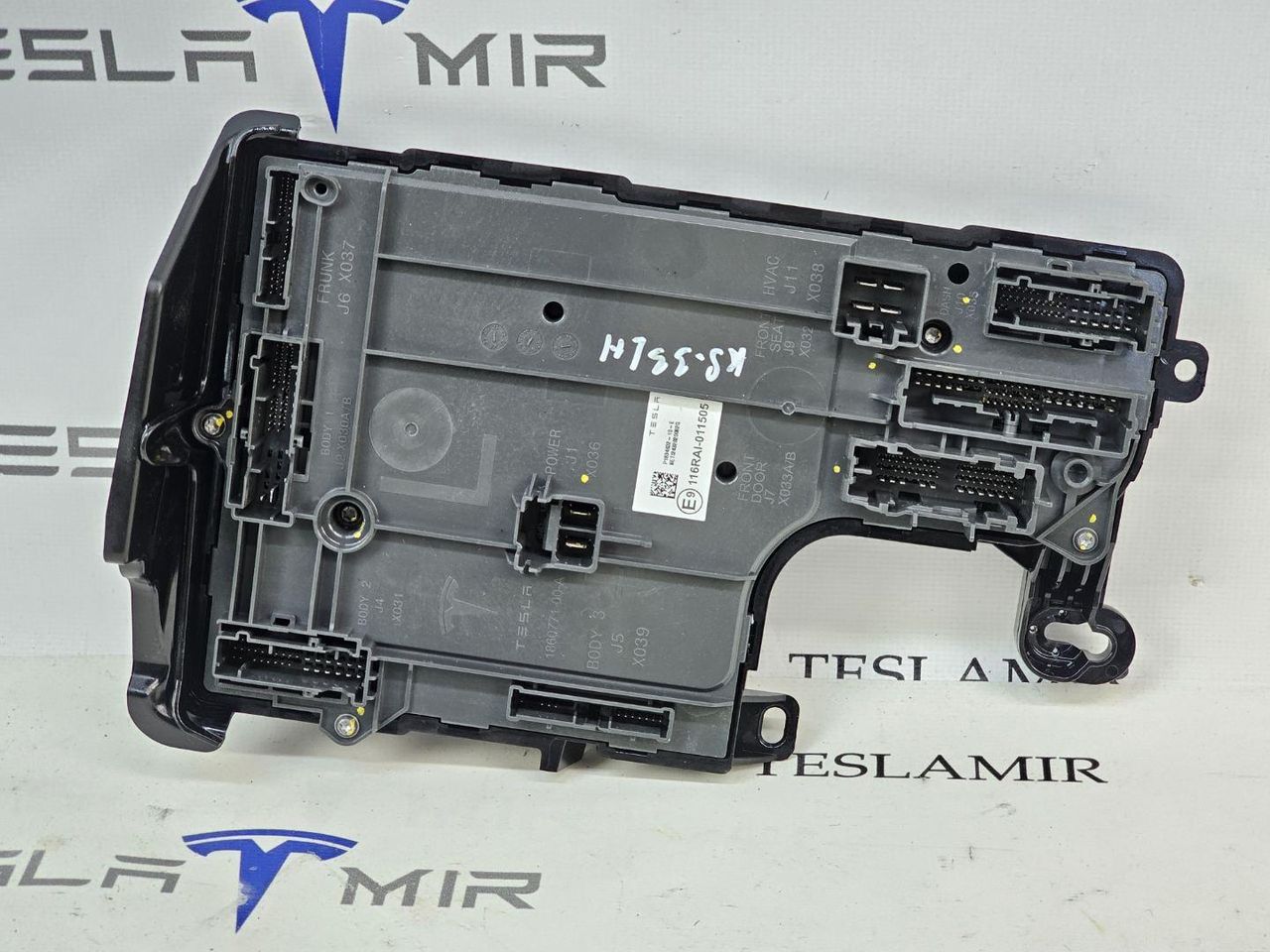 Блок управления BCM (бортовой сети) (Body Control Module) Боди Tesla Model 3 2 поколение 2025, 1834632-10 - фото №1