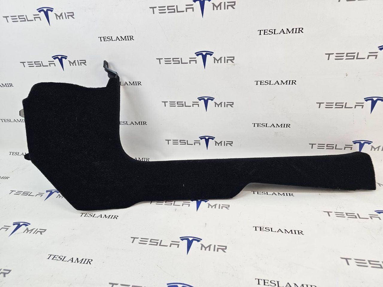 Накладка декоративная стойки А внутренняя правая нижняя Tesla Model 3 2 поколение 2025, 1733506-23 - фото №1