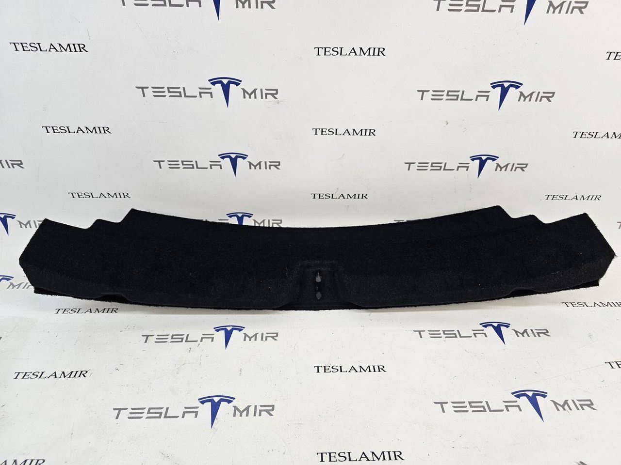 Отделка багажника (пластик) под замок Tesla Model 3 2 поколение 2025, 1733497-00, 1733497-20 - фото №1