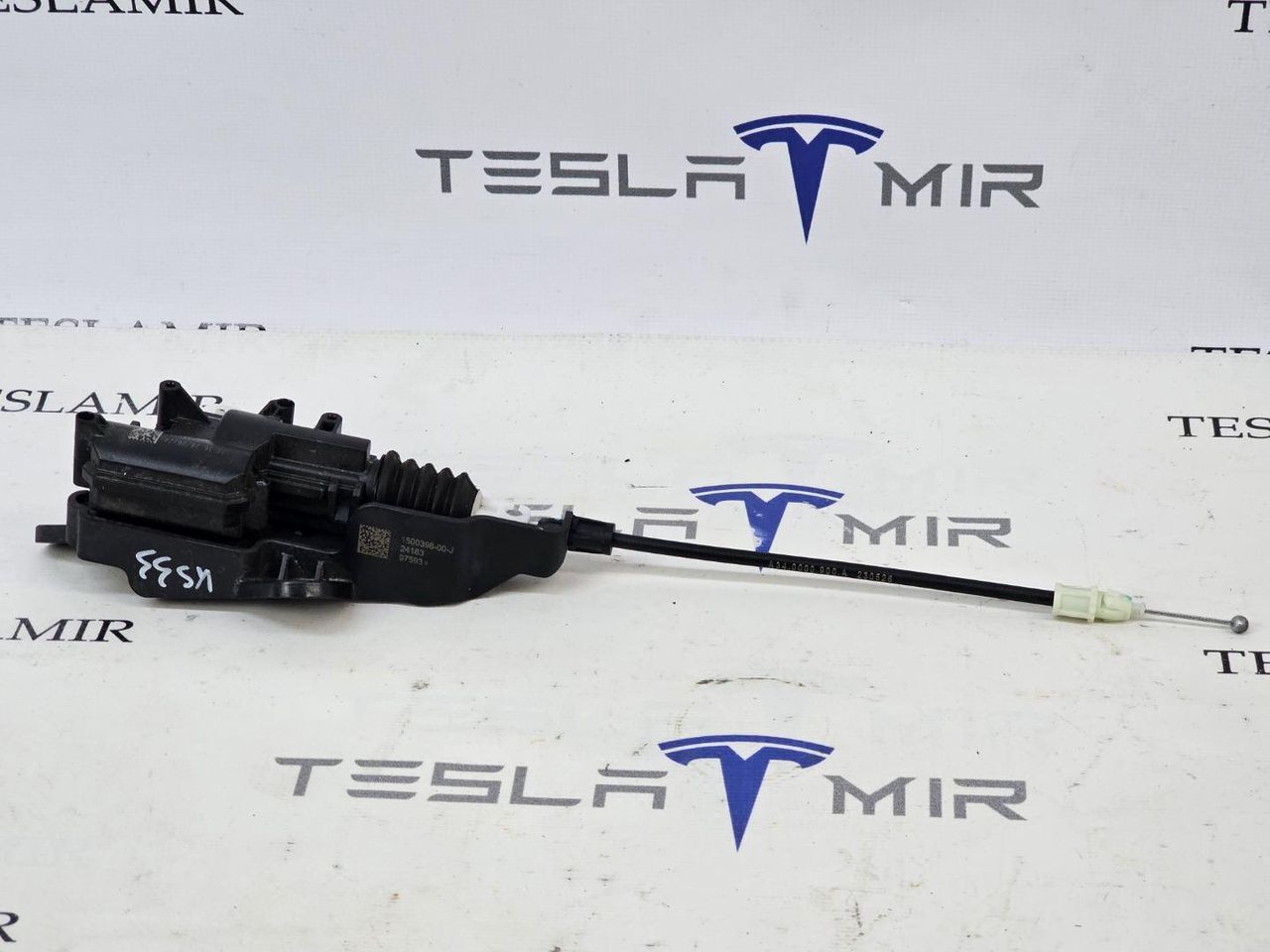 Электропривод (активатор, актуатор) замка капота Tesla Model 3 2 поколение 2025, 1500398-00, 1643071-00 - фото №1