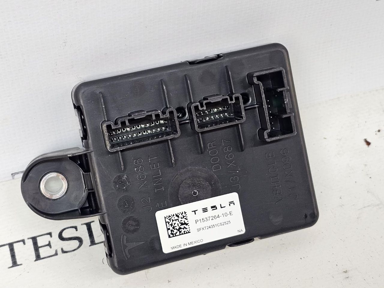 Блок ретрофит (ccs2) Tesla Model 3 2 поколение 2025, 1537264-10-E - фото №1