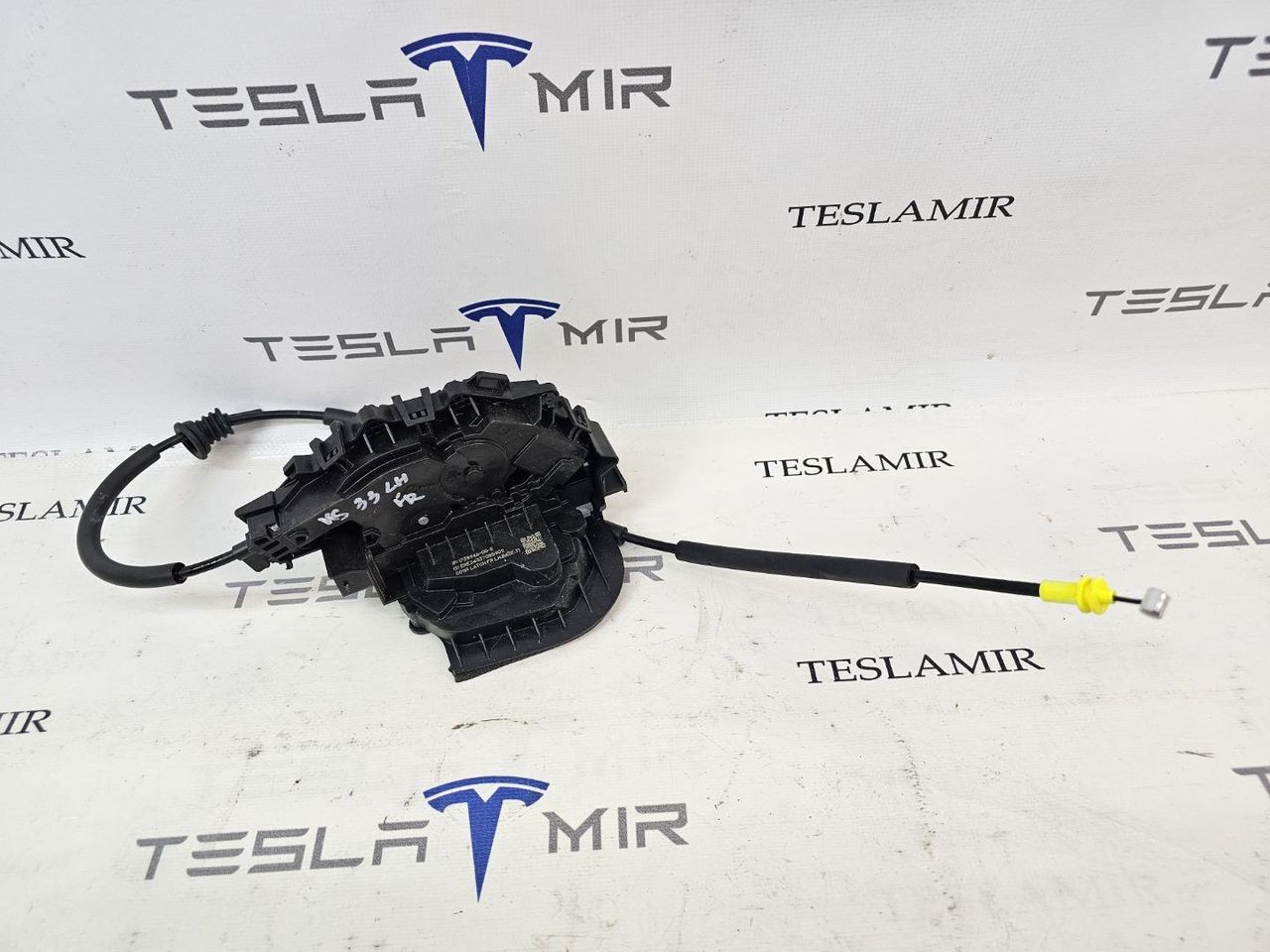 замок двери передней левой Tesla Model 3 2 поколение 2025, 1738946-00 - фото №1