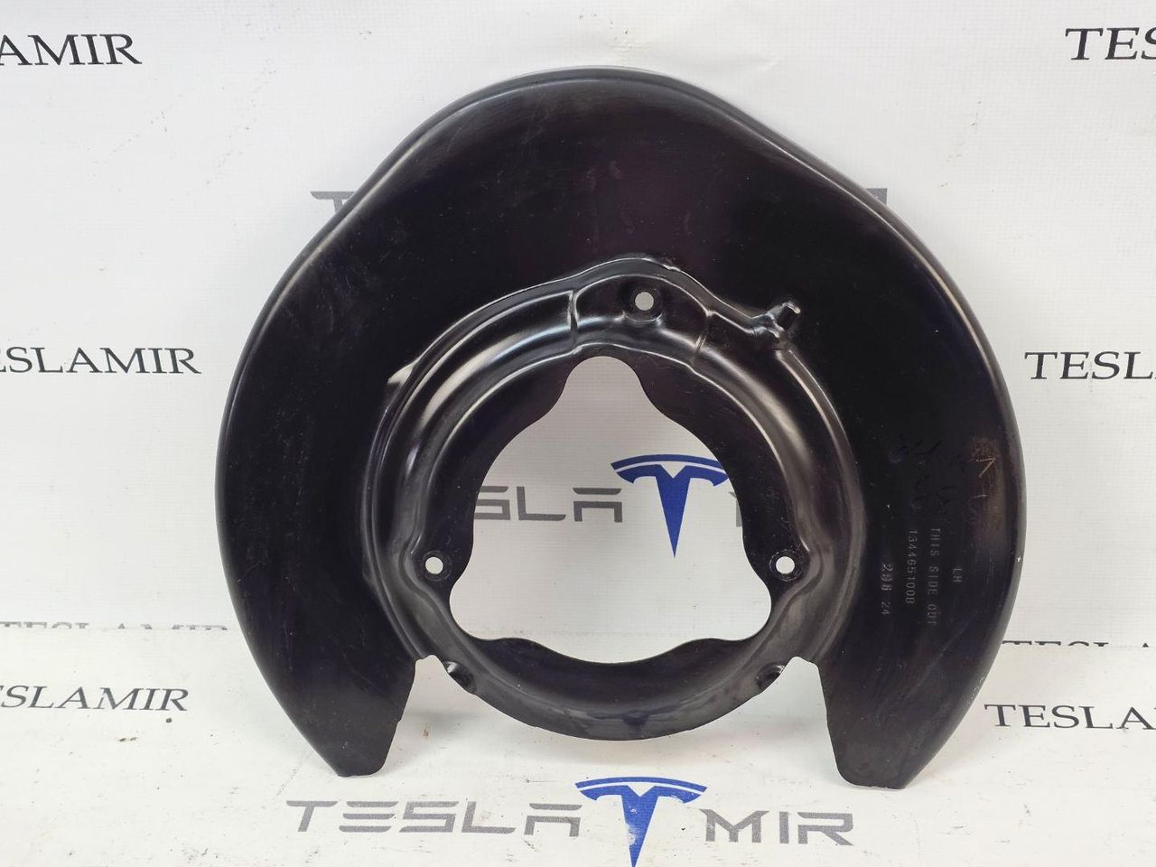 защитный кожух тормозного механизма Tesla Model 3 2 поколение 2025, 1344651-00 - фото №1