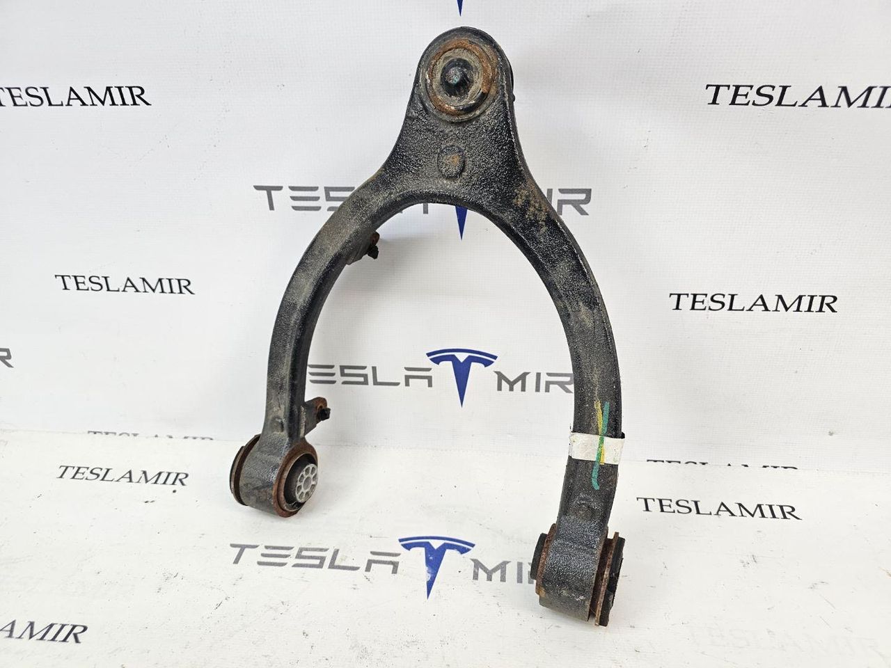 Рычаг верхний передний (подкова) правый Tesla Model 3 2 поколение 2025, 1344326-00 - фото №1