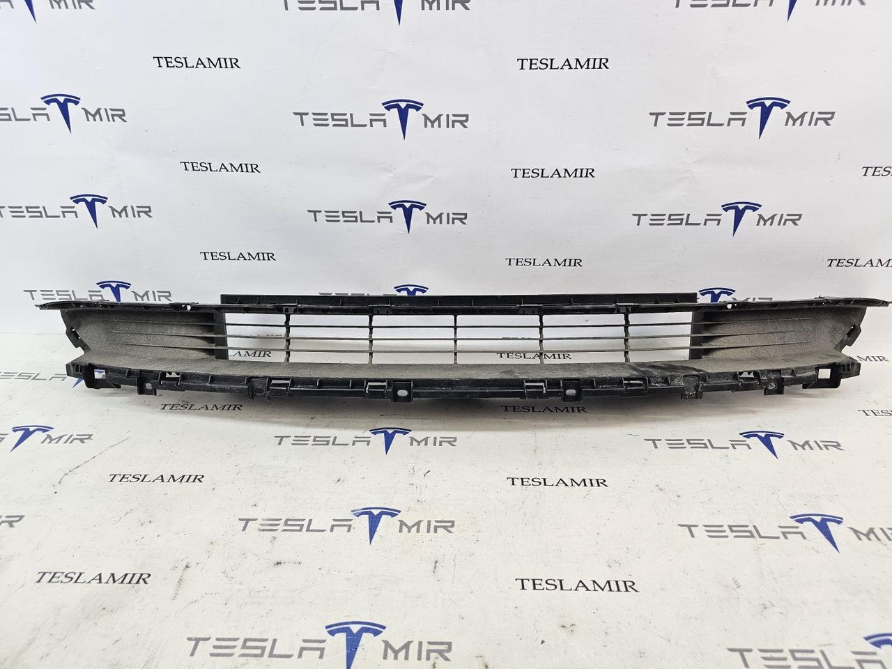 Решетка гриль декоративная основного радиатора (передний бампер) Tesla Model 3 2 поколение 2025, 1694311-00 - фото №1