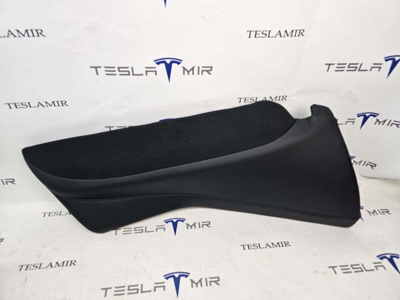 Подушка сиденья 2-го ряда (боковая) правая Tesla Model 3 2 поколение 2025, 1836648-91, 1836648-00 - фото №1