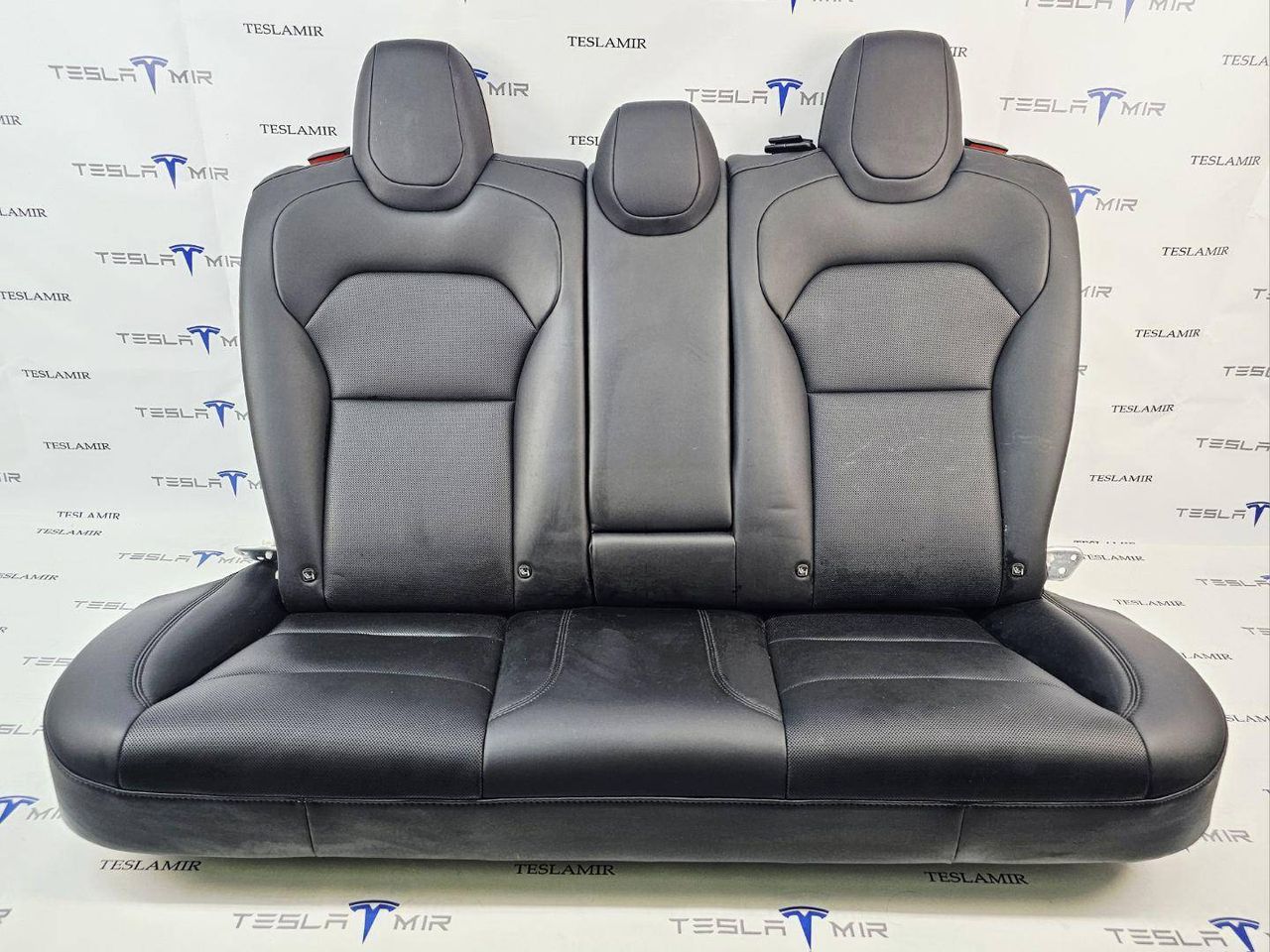 салон (комплект сидений) Tesla Model 3 2 поколение 2025, 7754328-01, 7754332-01, 7754336-01, 1727805-91, 1836647-01, 1836648-01, 1800010-00, 1800020-00 - фото №1