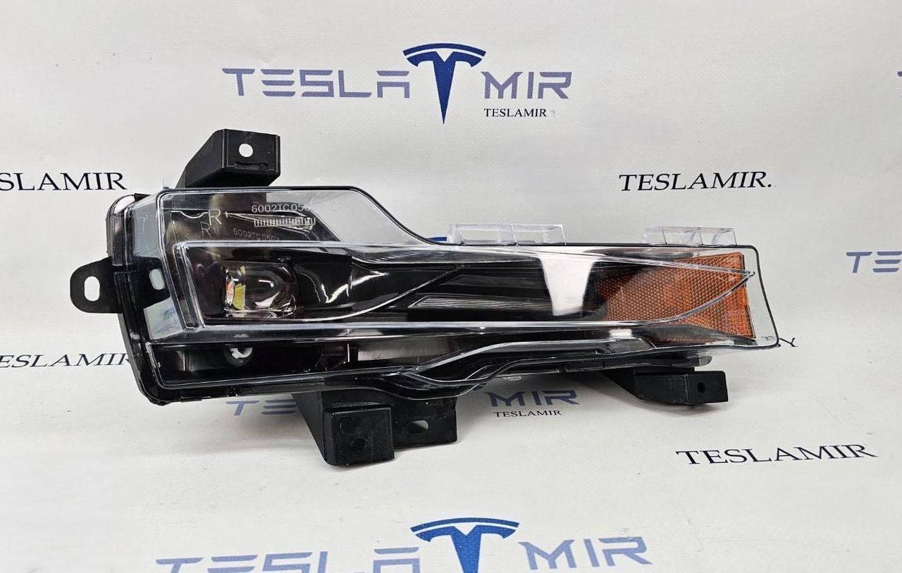 фара противотуманная Tesla Model 3 1 поколение 2021, 1077392-00, 1624798-00 - фото №1