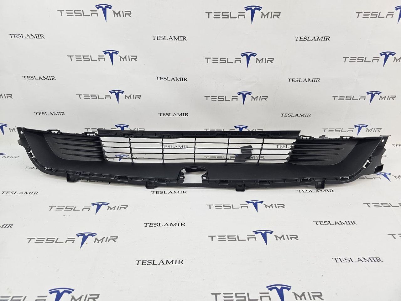 Решетка гриль декоративная основного радиатора (передний бампер) Tesla Model Y 1 поколение 2025, 1983889-00, 1932383-00 - фото №1