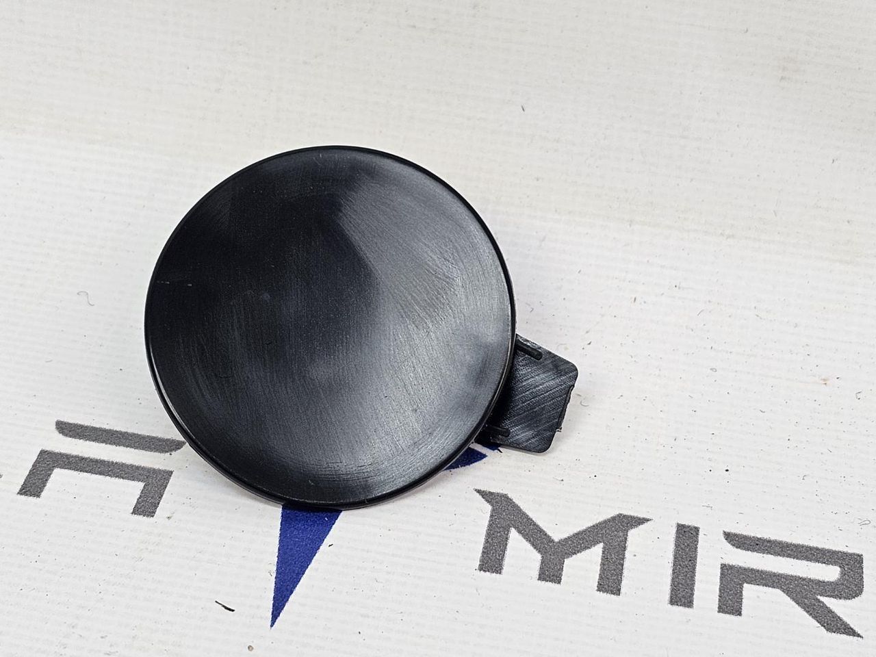 заглушка переднего бампера под крюк Tesla Model Y 1 поколение 2025, 1940191-00 - фото №1