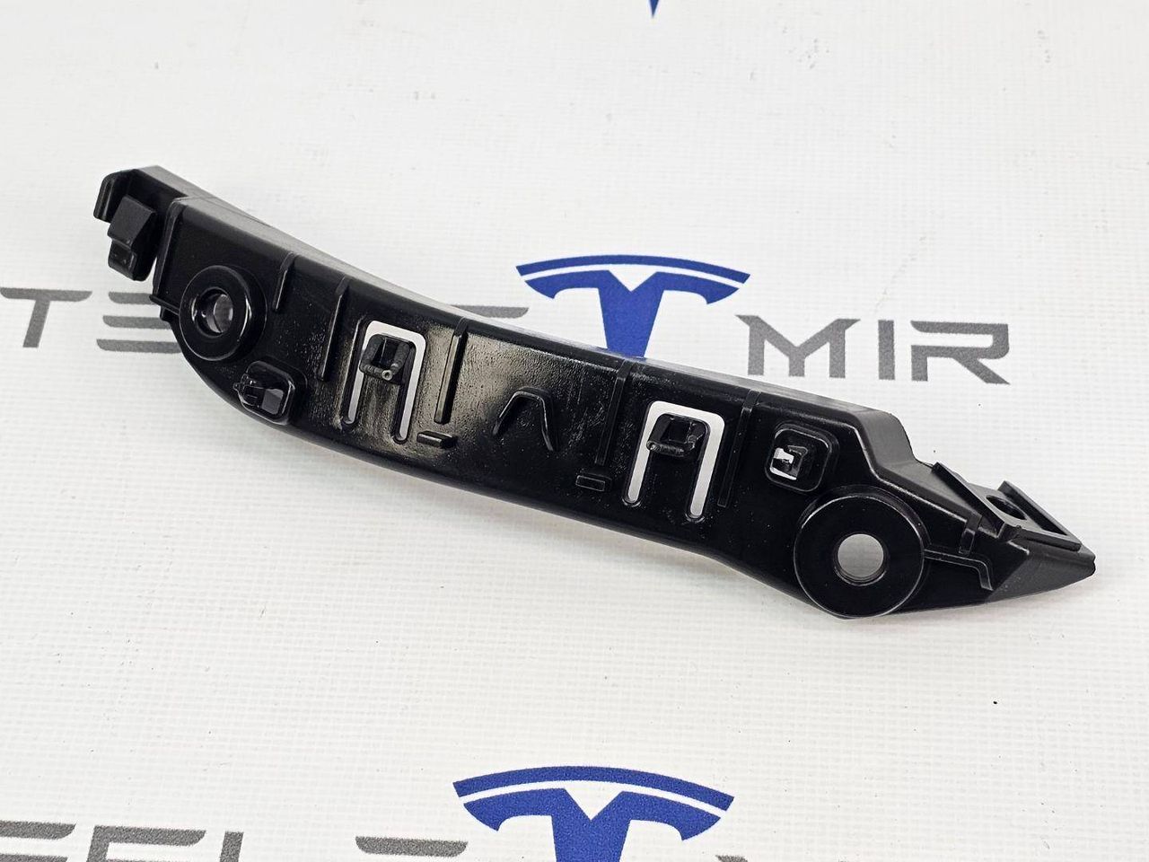 крепление бампера Tesla Model Y 1 поколение 2025, 1898723-00, 1983888-00 - фото №1