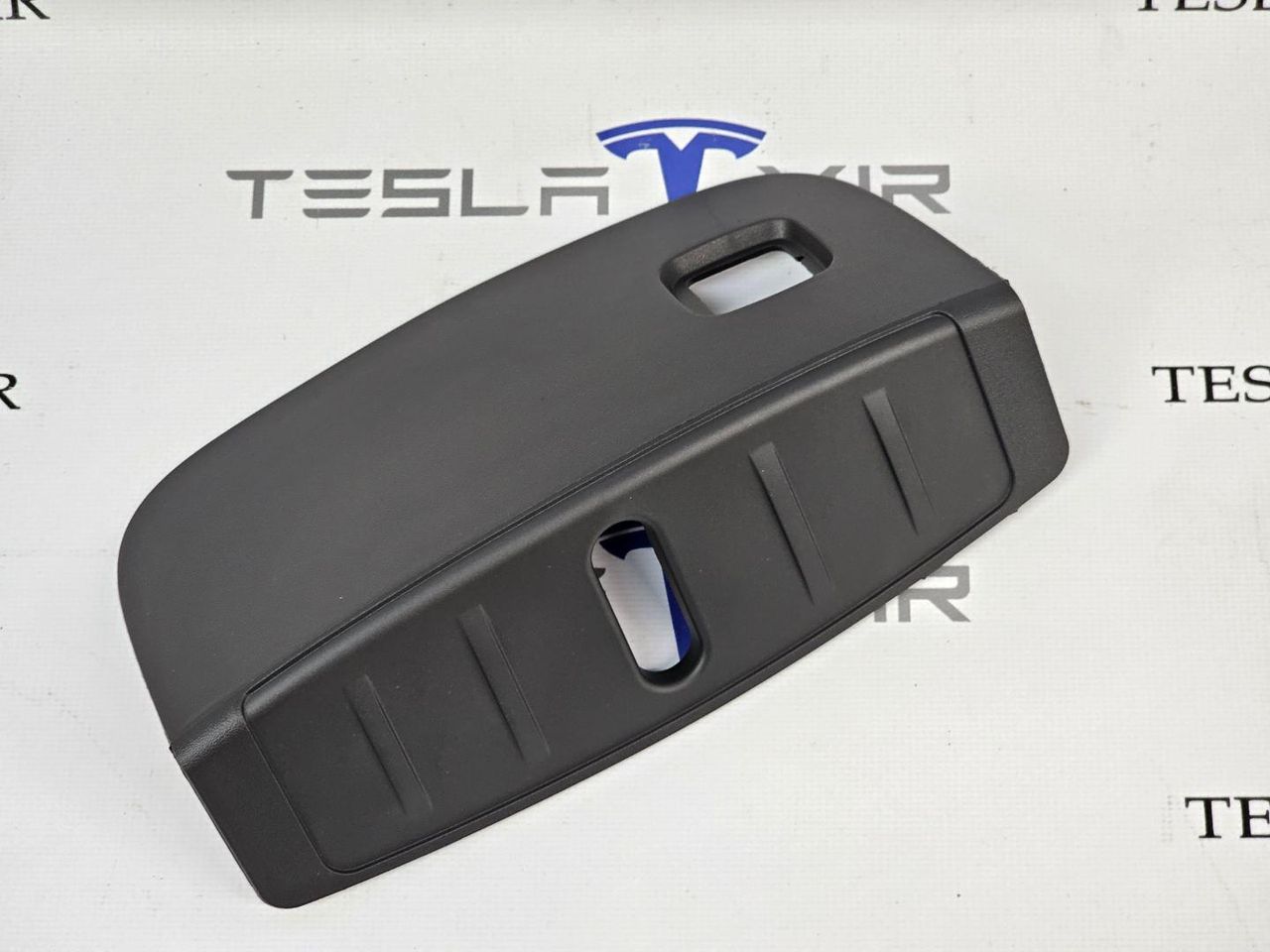 накладка декоративная Tesla Model 3 1 поколение 2023, 1095858-00, 1095859-00, 1555579-00 - фото №1