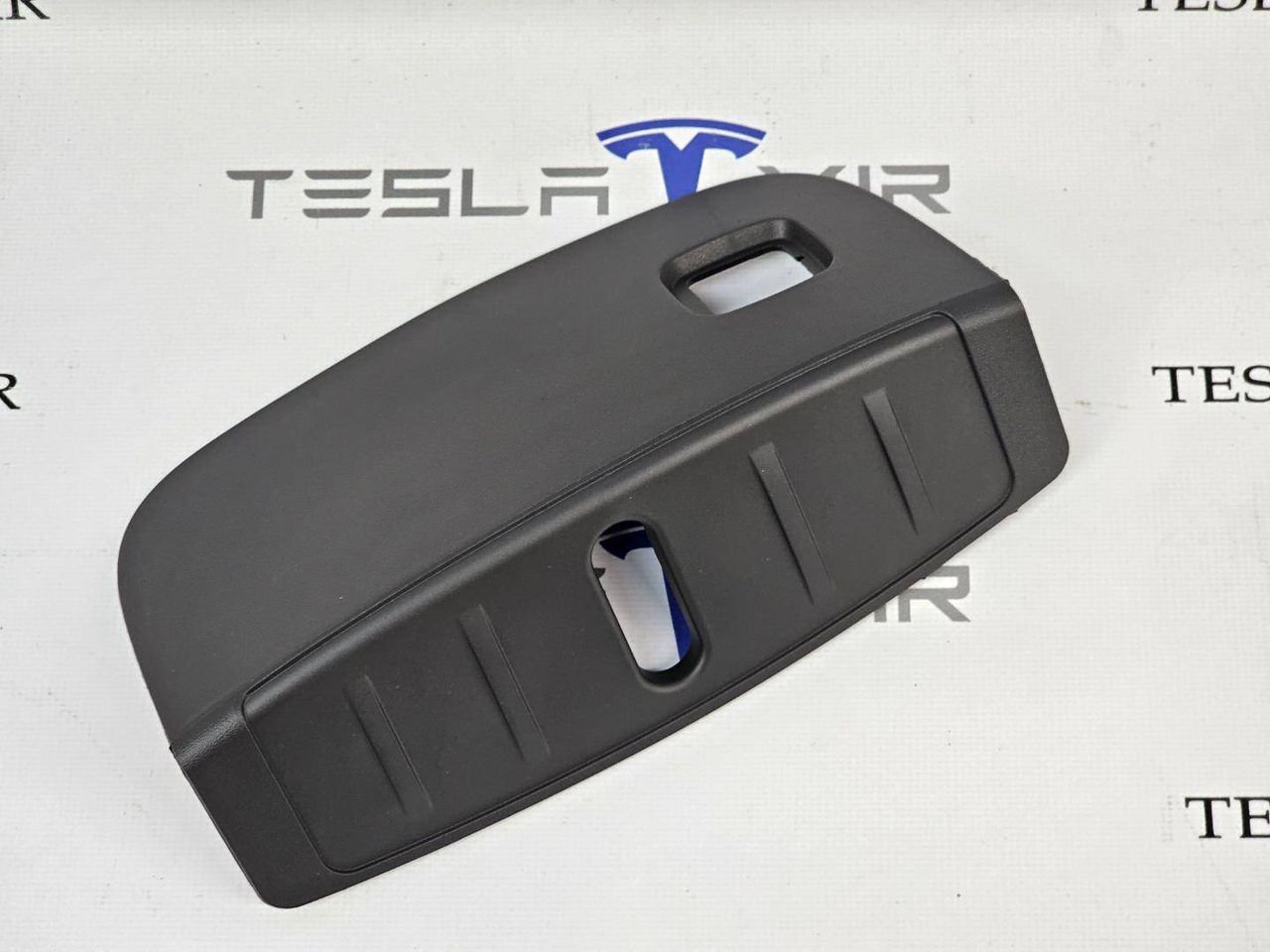 накладка декоративная Tesla Model 3 1 поколение 2023, 1095858-00, 1095859-00, 1555579-00 - фото №1