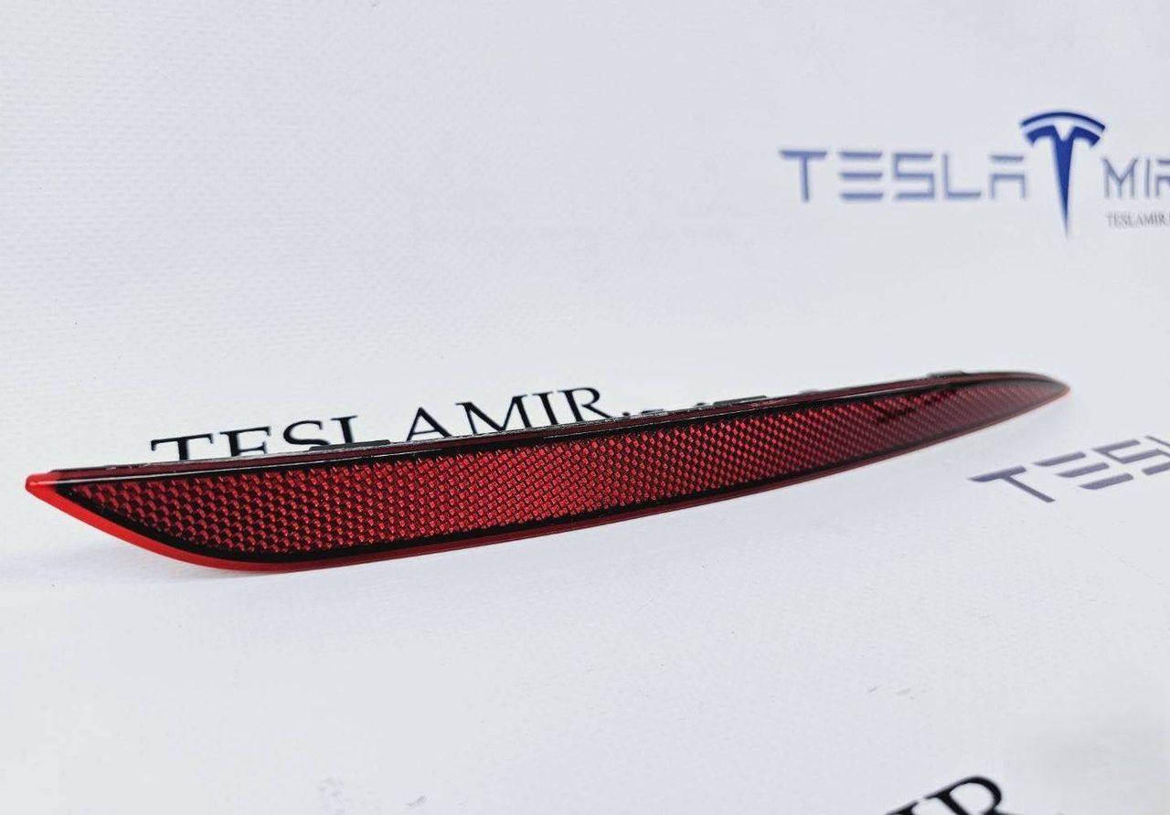 Катафот заднего бампера (отражатель) правый Tesla Model Y 1 поколение 2021, 1495818-00, 1626227-00 - фото №1