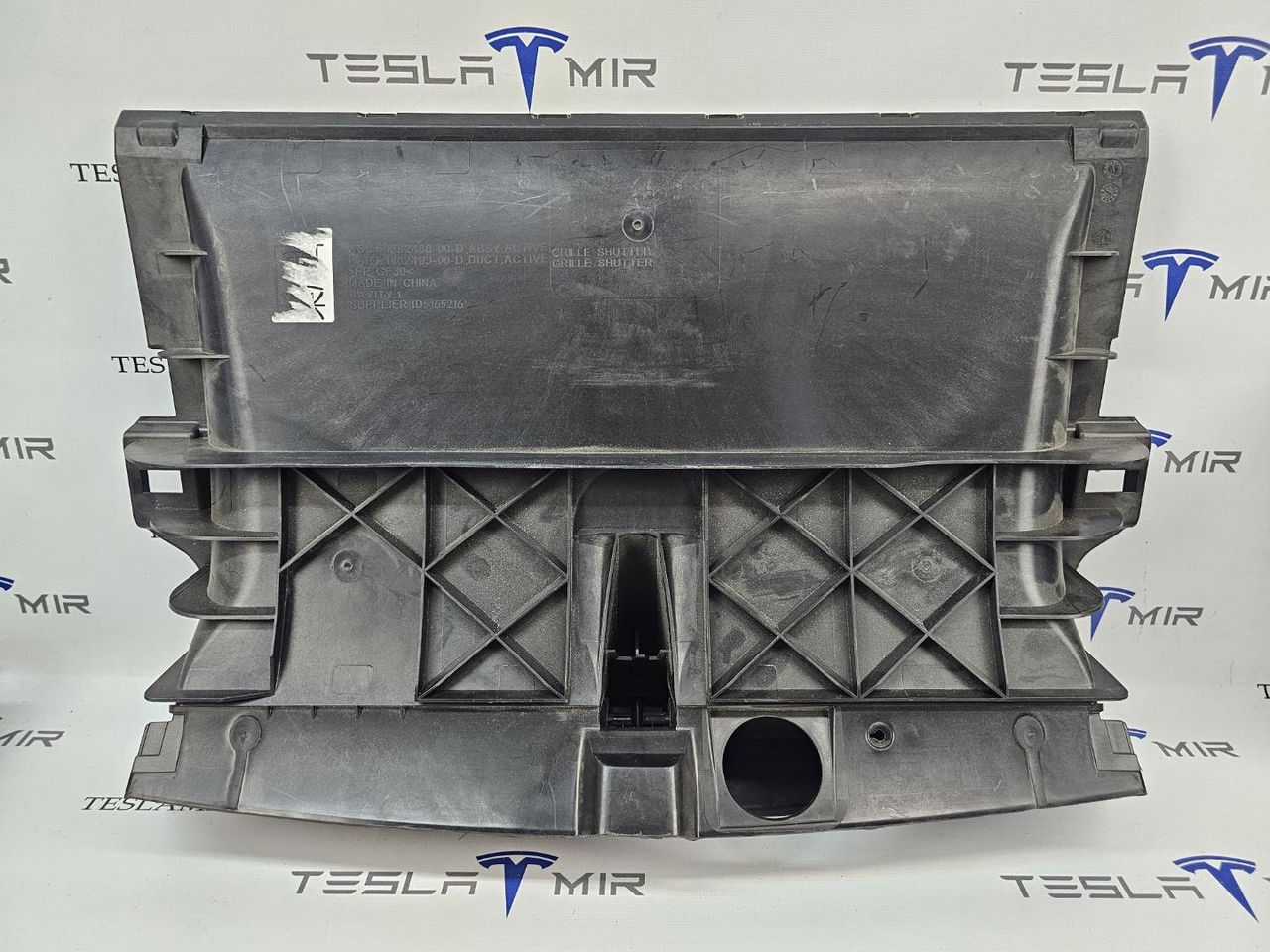 корпус кассеты радиаторов верхний Tesla Model Y 1 поколение 2025, 1982488-00, 1982493-00 - фото №1