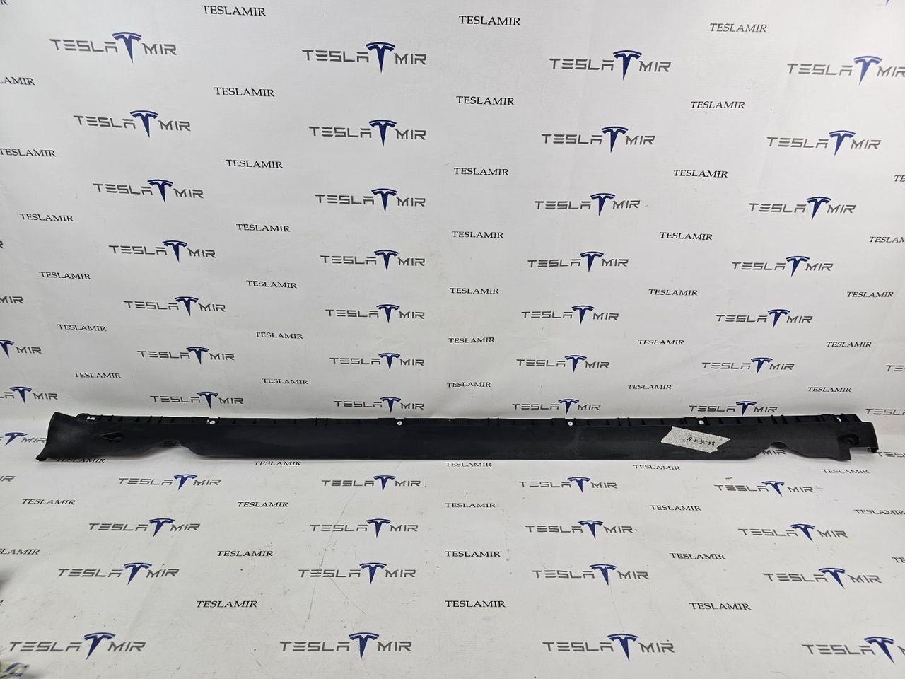 накладка на порог Tesla Model Y 1 поколение 2025, 1932567-00, 1932565-00 - фото №1