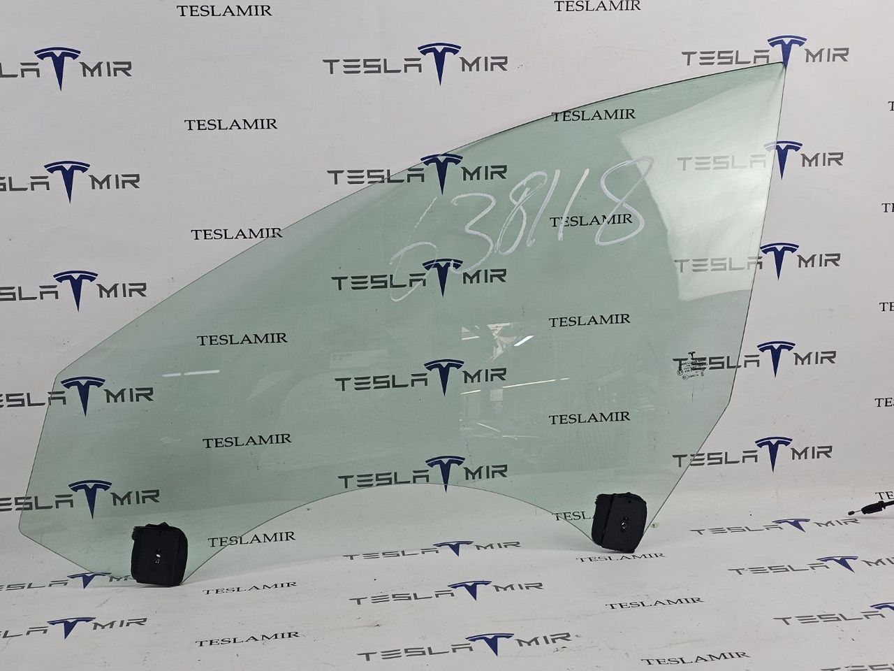 стекло двери передней левой Tesla Model 3 1 поколение 2023, 43R-014955, 1077900-99, 1513802-00, 1568570-00, 1077900-00 - фото №1