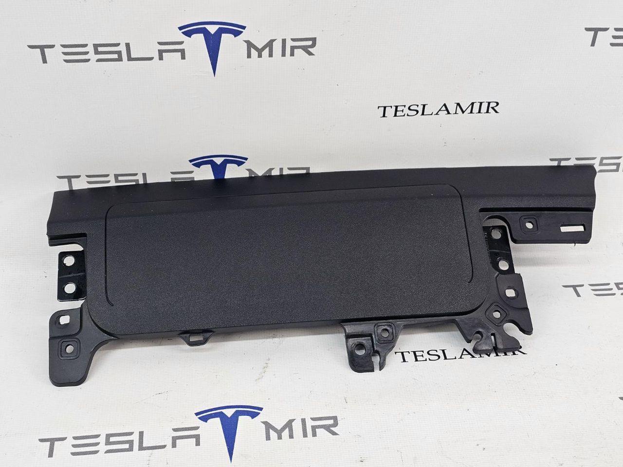 подушка безопасности коленная Tesla Model 3 1 поколение 2023, 1143753-00, 1077826-00, 1083350-00 - фото №1
