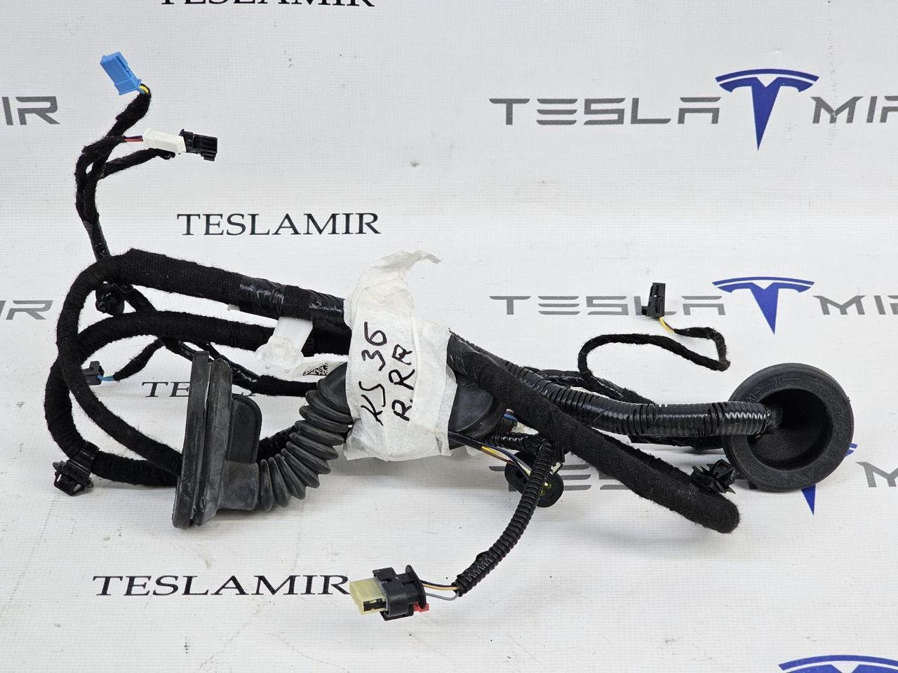 Электропроводка двери задняя правая Tesla Model 3 1 поколение 2023, 2067966-00 - фото №1