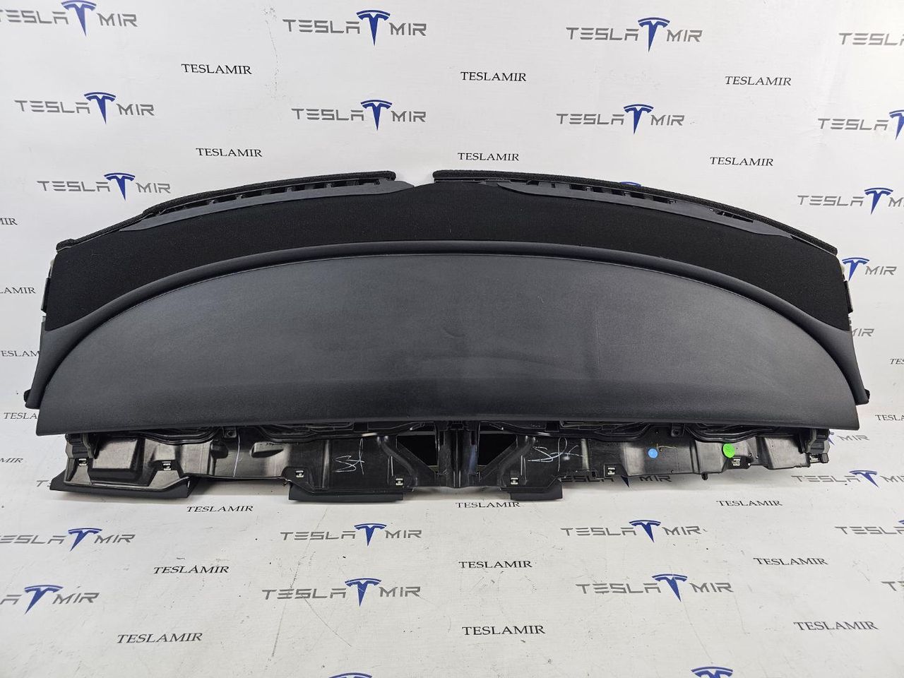панель передняя салона (торпедо) Tesla Model 3 1 поколение 2023, 1077823-00, 1083401-80, 1083401-05, 1083401-00 - фото №1