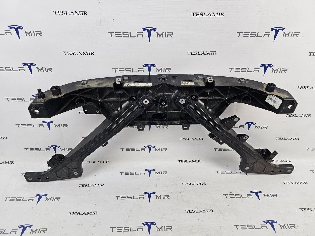 передняя панель крепления облицовки (телевизор) Tesla Model Y 1 поколение 2022, 1495245-00, 1495138-00, 1495139-00, 1516277-00, 1660026-00, 1516277-20 - фото №1