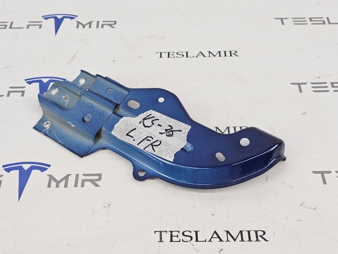 крепление ( кронштейн ) крыла Tesla Model 3 1 поколение 2023, 1092304-00, 1100382-S0 - фото №1