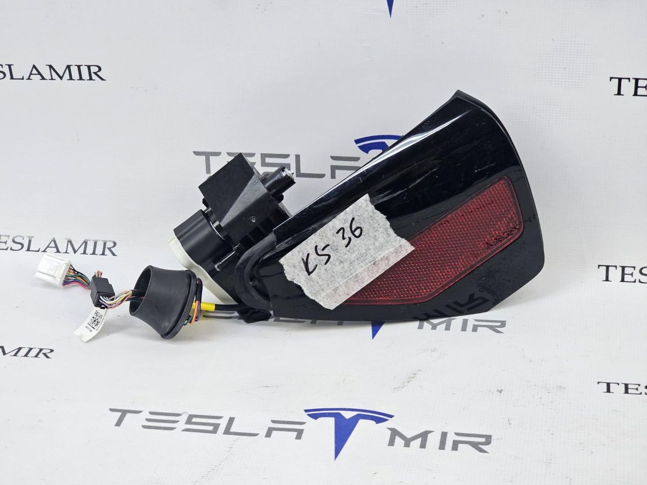Люк порта зарядки с электроприводом в сборе Tesla Model 3 1 поколение 2023, 1478840-00, 1566302-00, 1476608-00, 1566302-10 - фото №1