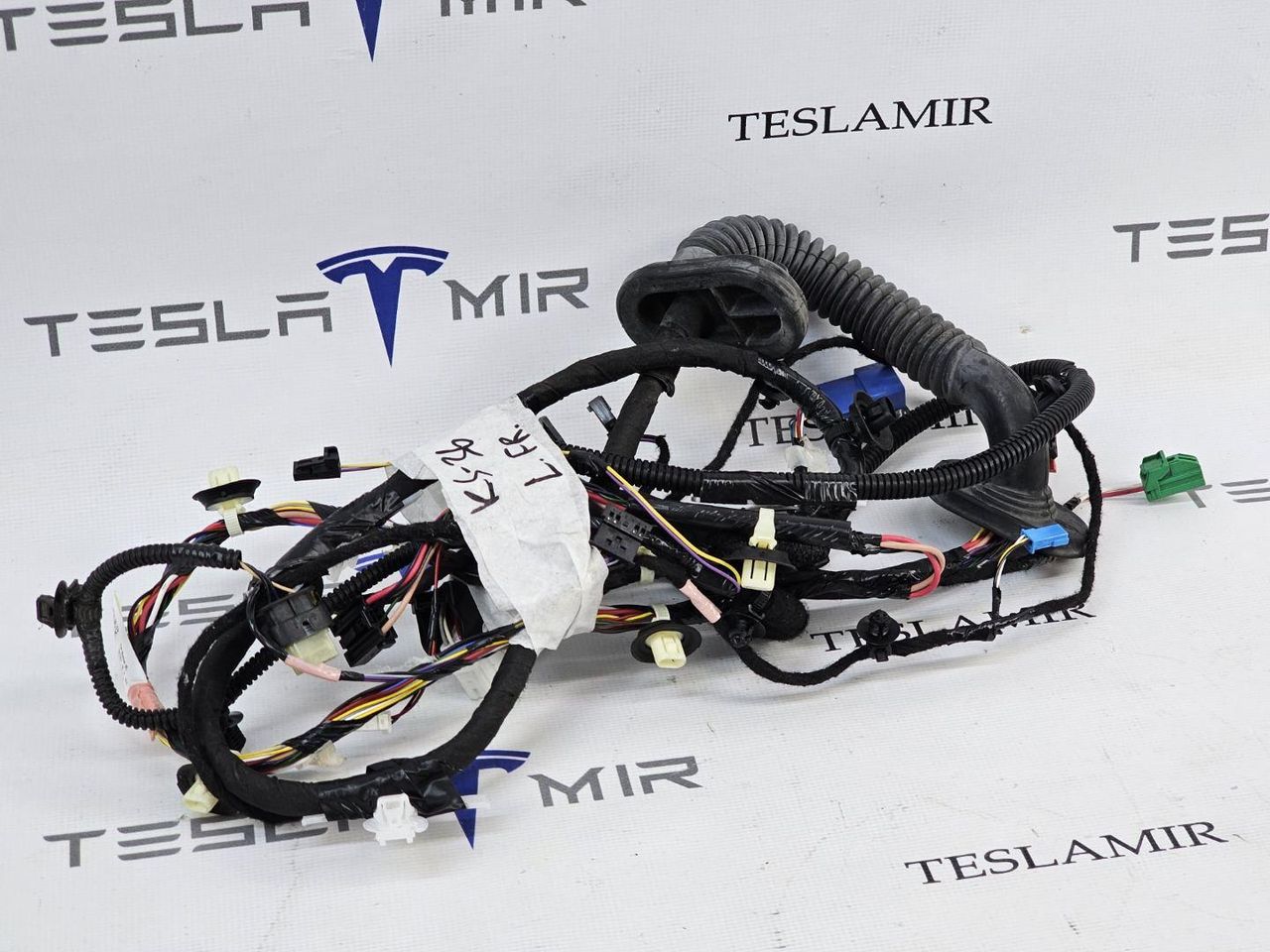 Электропроводка двери передняя левая Tesla Model 3 1 поколение 2023, 3067957-00 - фото №1