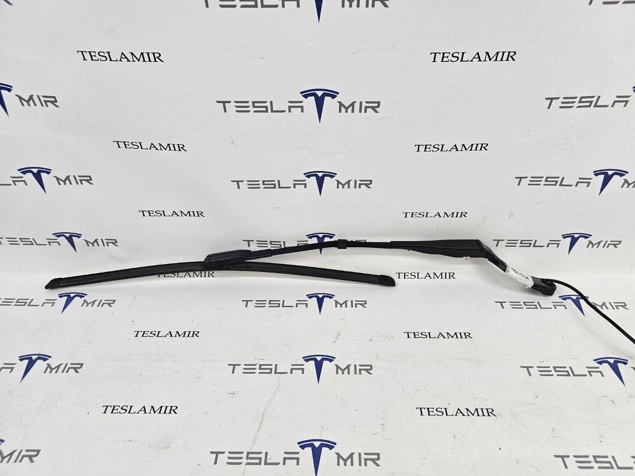 щеткодержатель (поводок стеклоочистителя, дворник) Tesla Model 3 1 поколение 2023, 1076728-00, 1076730-00, 1076726-00, 1621685-00 - фото №1