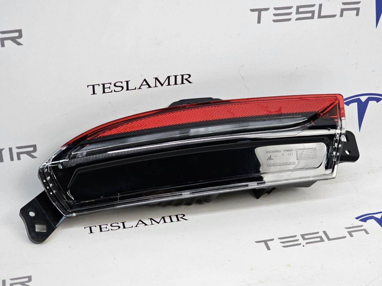 габаритный фонарь Tesla Model 3 2 поколение 2024, 1712513-00 - фото №1