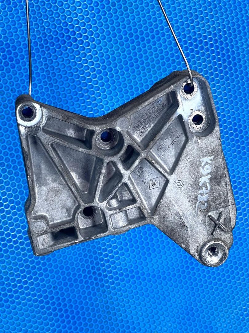 кронштейн двигателя Renault Duster 1 поколение 2012, 1.5 л., K9K 782, дизель, МКПП