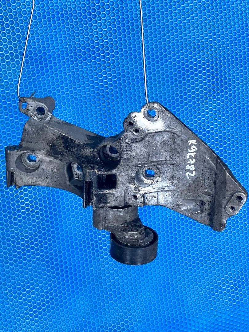 кронштейн генератора Renault Duster 1 поколение 2012, 1.5 л., K9K 782, дизель, МКПП, 8200669494