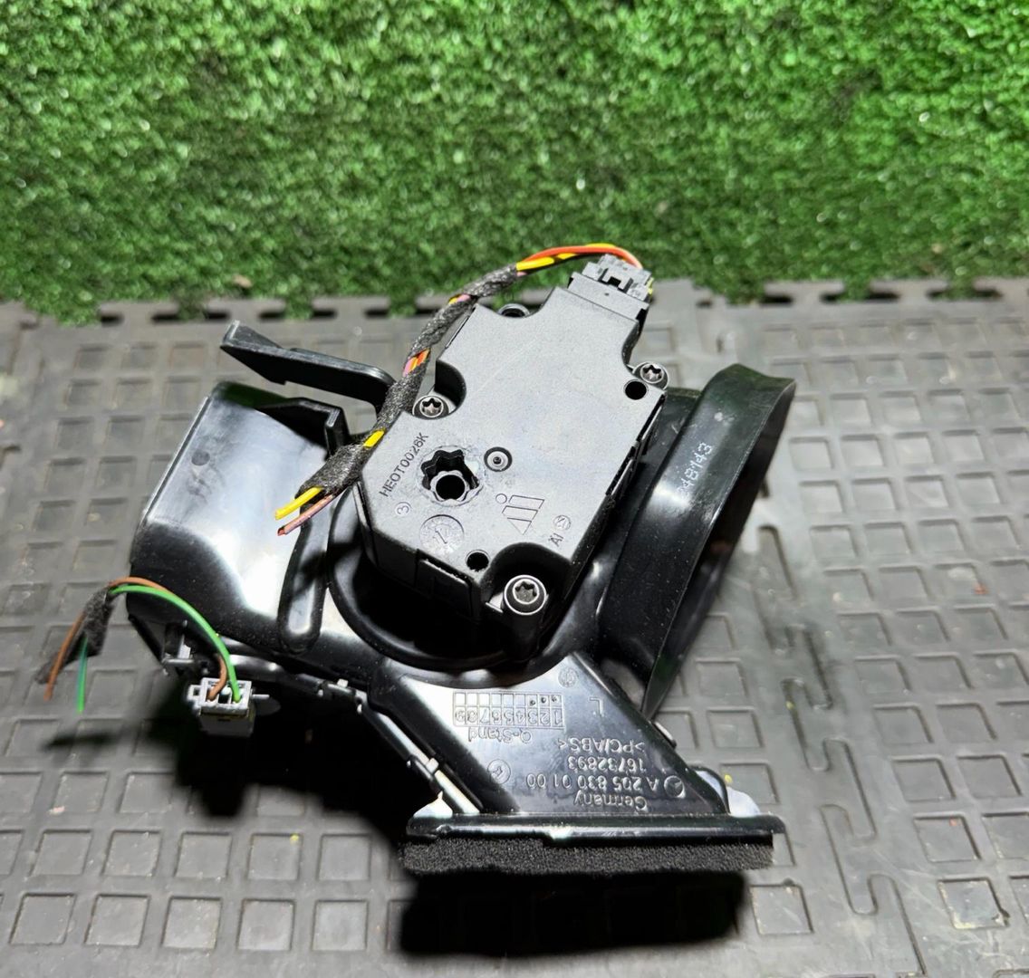 воздуховод печки Mercedes-Benz C-Класс W205/S205/C205 2014, 2.2 л., дизель, АКПП, A2058300100 - фото №1