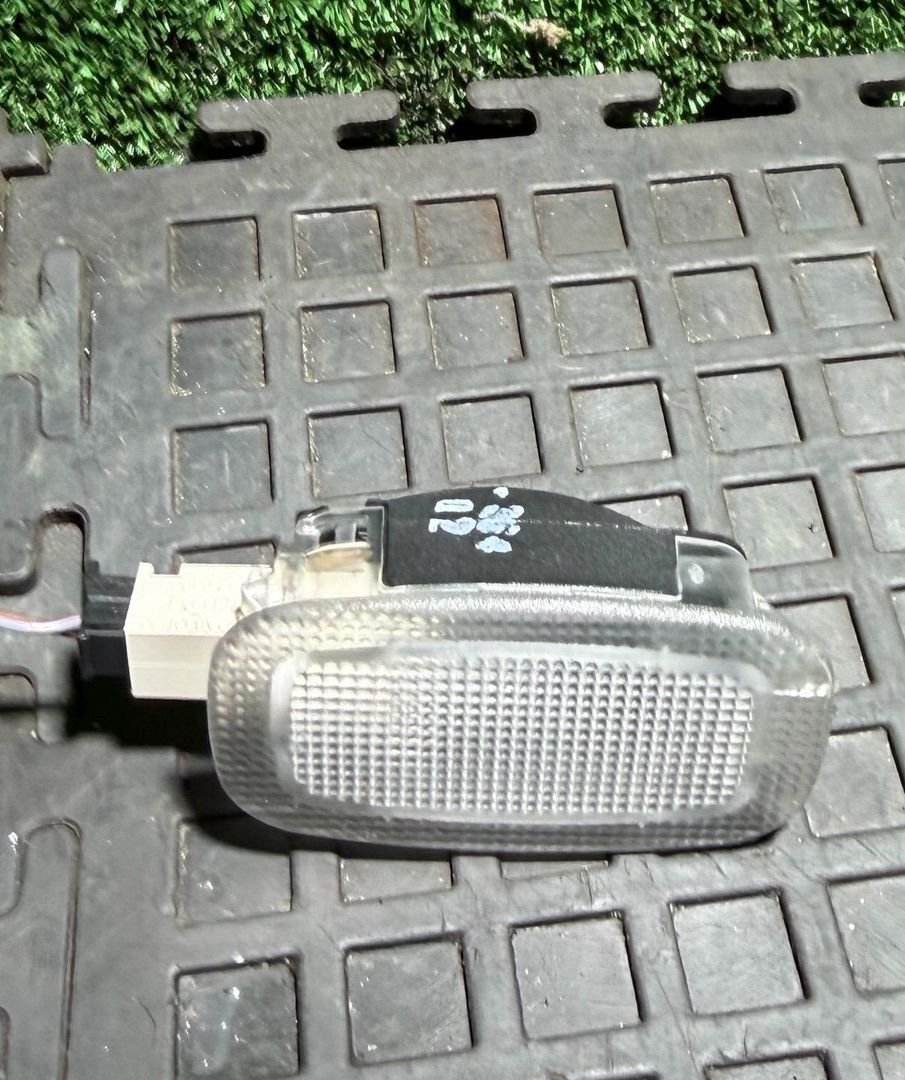 фонарь салона (плафон) Mercedes-Benz C-Класс W205/S205/C205 2014, 2.2 л., дизель, АКПП, A0028202101 - фото №1