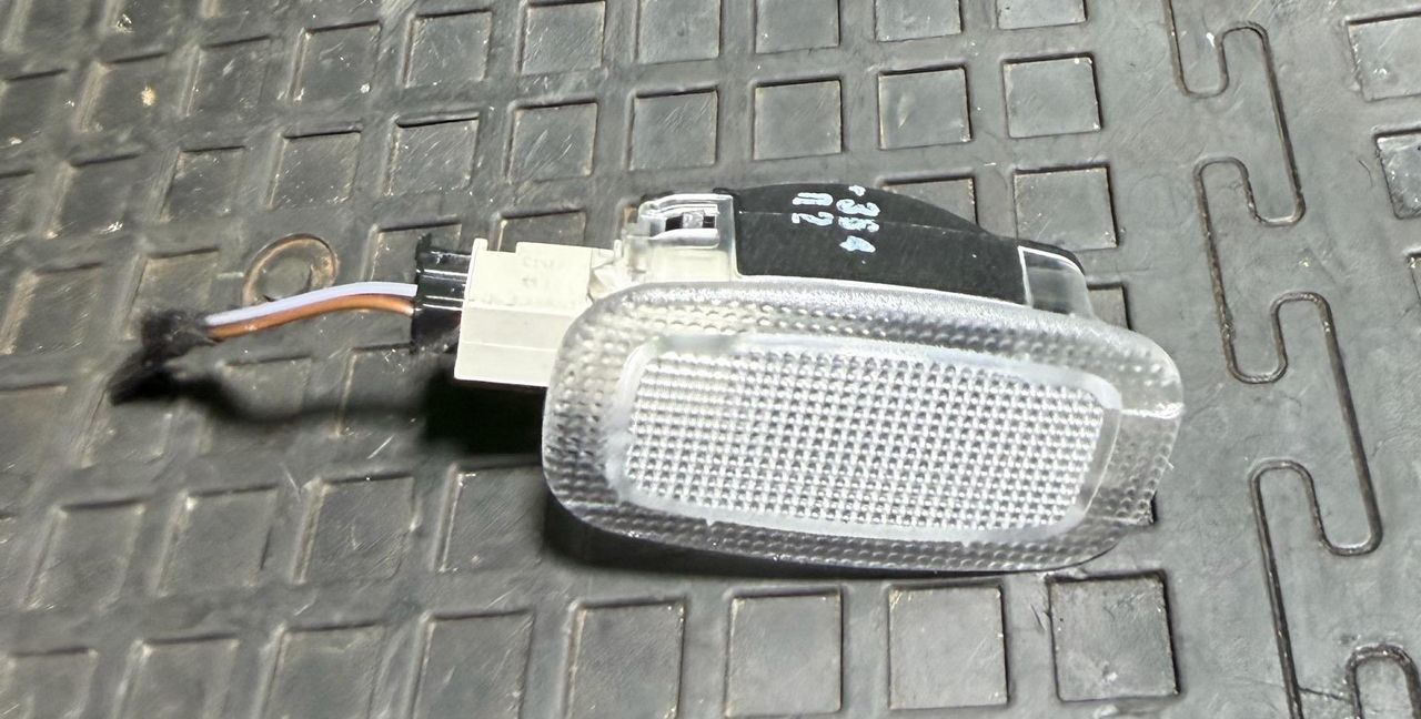 фонарь салона (плафон) Mercedes-Benz C-Класс W205/S205/C205 2014, 2.2 л., дизель, АКПП, A0028202101 - фото №1