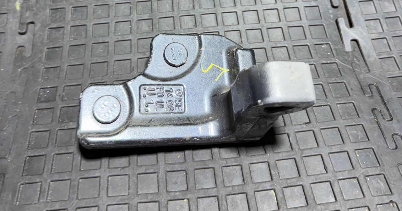 петля двери Mercedes-Benz C-Класс W205/S205/C205 2014, 2.2 л., дизель, АКПП - фото №1
