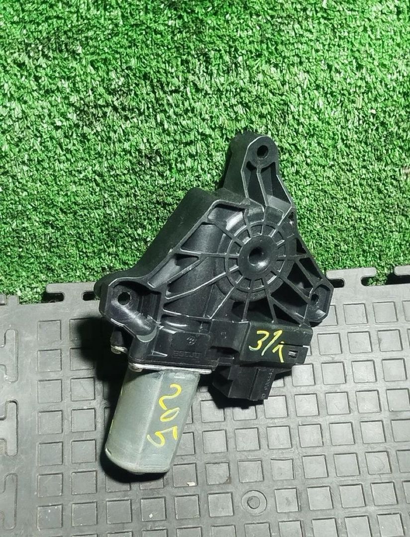 моторчик стеклоподъемника задний левый Mercedes-Benz C-Класс W205/S205/C205 2014, 2.2 л., дизель, АКПП, A2059000401