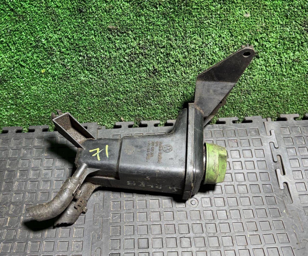 бачок гидроусилителя Skoda Superb 1 поколение 2006, 3B0422371