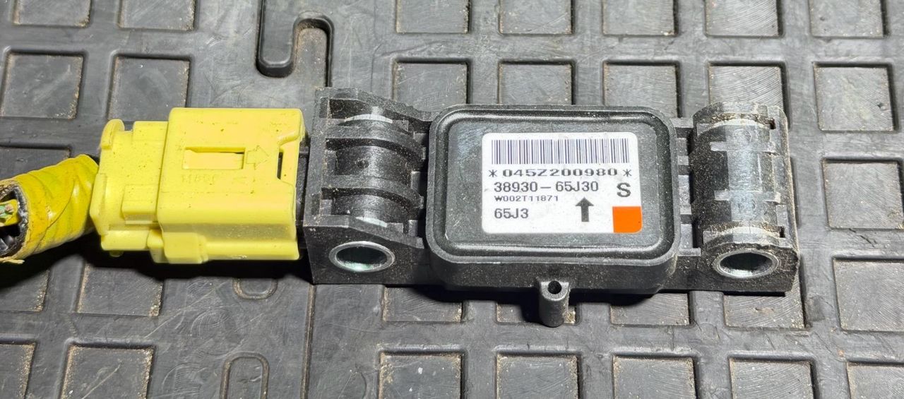 датчик удара Suzuki Grand Vitara 2 поколение 2006, 3893065J30 - фото №1