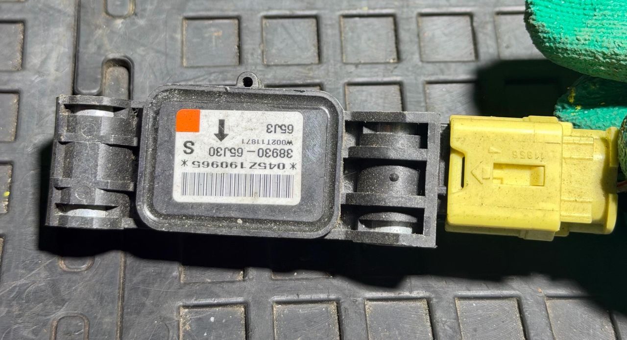 датчик удара Suzuki Grand Vitara 2 поколение 2006, 3893065J30 - фото №1