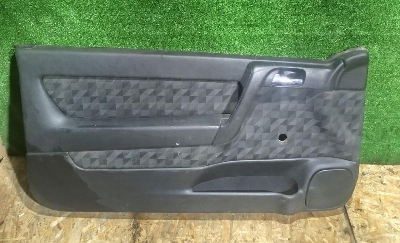 обшивка двери передняя левая Opel Astra G 1999, 1.6 л., бензин, МКПП, хетчбэк 3 дв.
