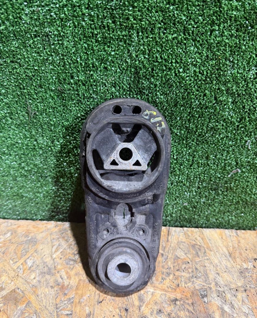 подушка крепления двигателя Renault Megane 2 поколение 2004, 8200042454