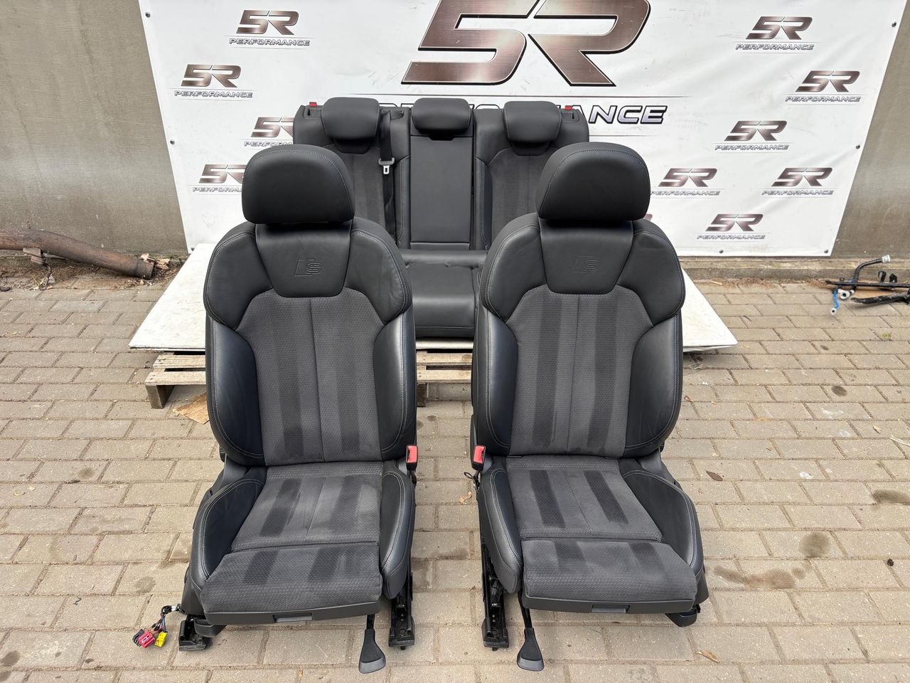 салон (комплект сидений) Alfa Romeo Giulia 2 поколение 952 2017, 2.0 л., бензин, АКПП, rosso red, седан, задний привод, правый руль - фото №1
