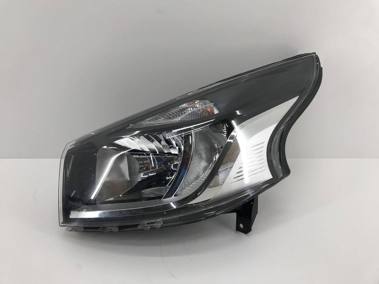 фара левая Renault 2021, 2.0 л., дизель, 6МКПП, микроавтобус, 1LE01141023, 260609158R, 188702 - фото №1