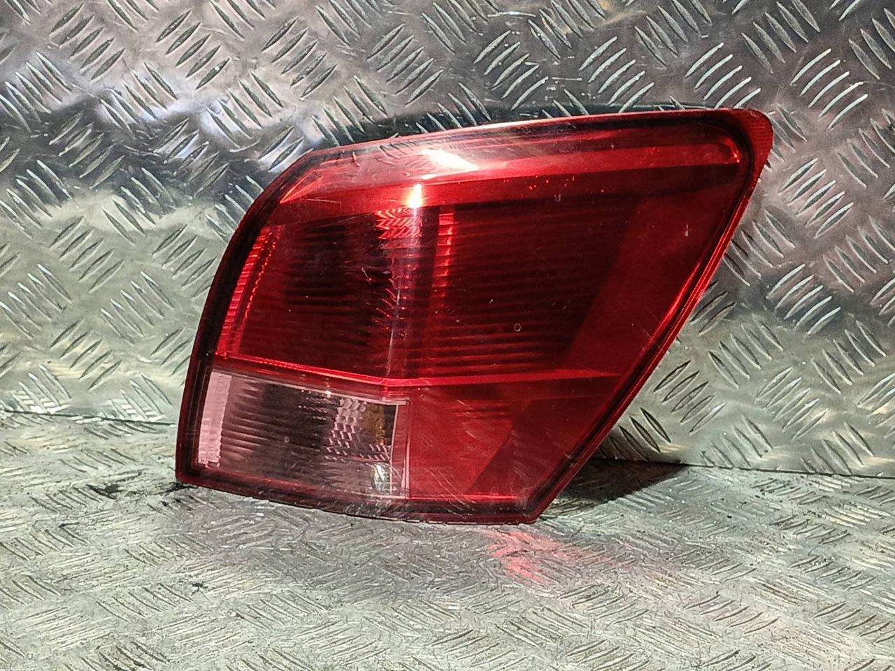 фонарь задний правый Nissan Qashqai 1 поколение 2008, 1.5 л., K9K 282, дизель, 6МКПП - фото №1