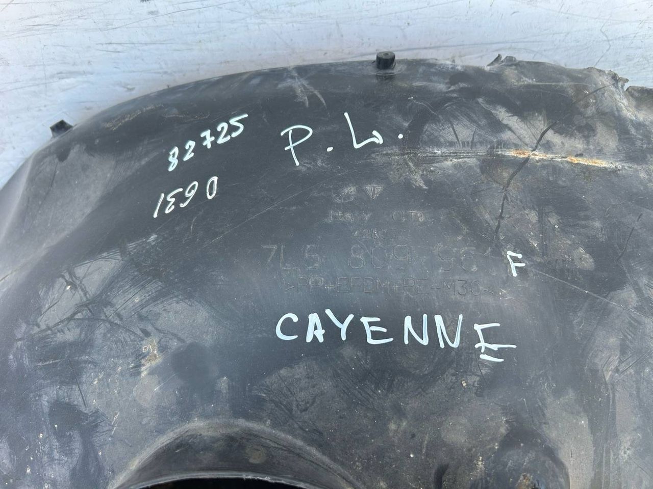 защита арок передняя левая (подкрылок) Porsche Cayenne 955 2004, 3.2 л., бензин, АКПП, внедорожник 5 дв., 7L5809961F - фото №1