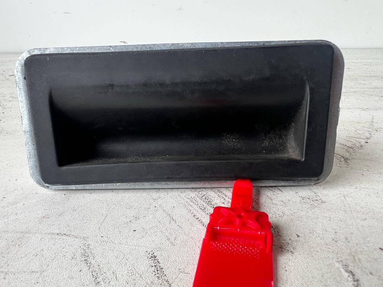 кнопка открытия багажника Audi A6 4G/C7 2012, 2.0 л., CDNB, бензин, АКПП, седан, 5N0827566T - фото №1