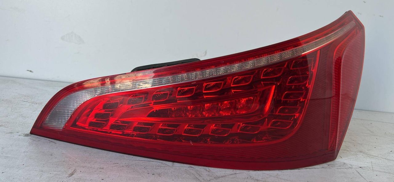 фонарь задний правый Audi Q5 8R 2012, 2.0 л., CDNC, бензин, АКПП, внедорожник 5 дв., 8R0945094A - фото №1