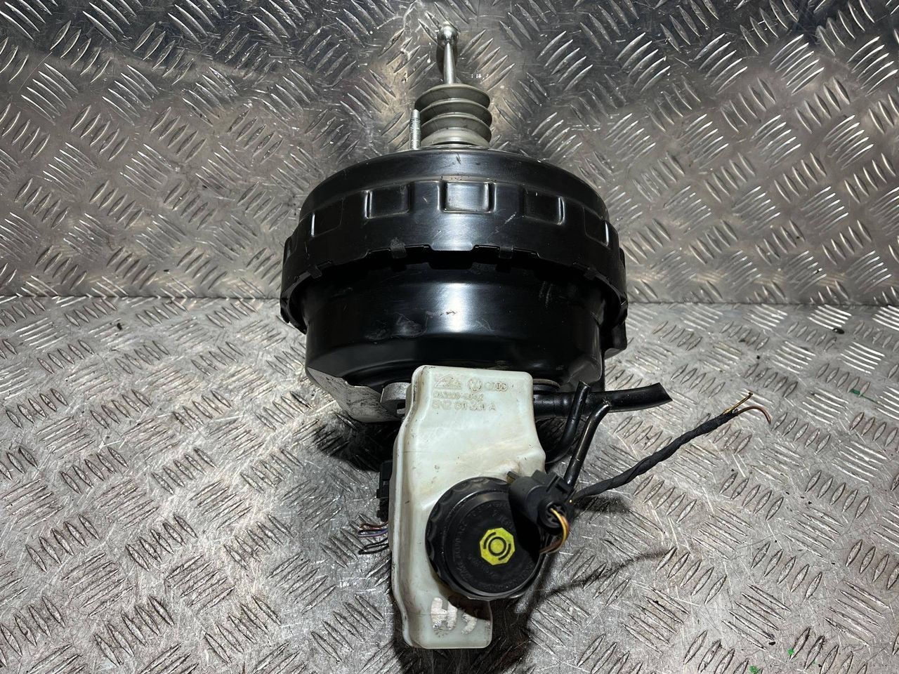 вакуумный усилитель тормозов Volkswagen Sharan 2 поколение 2011, 2.0 л., CCZA, бензин, АКПП, минивэн, 7N2614105A, 252278490232 - фото №1