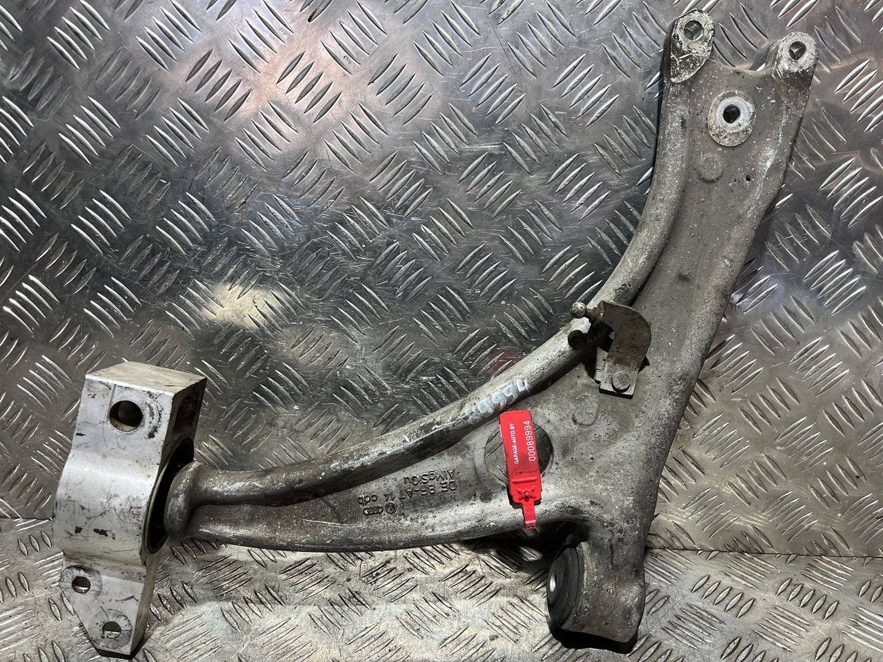 рычаг передний Volkswagen Sharan 2 поколение 2011, 2.0 л., CCZA, бензин, АКПП, минивэн, 3C0153D - фото №1